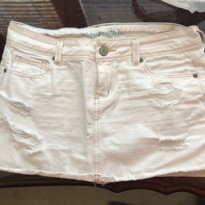 White Aeropostale skirt